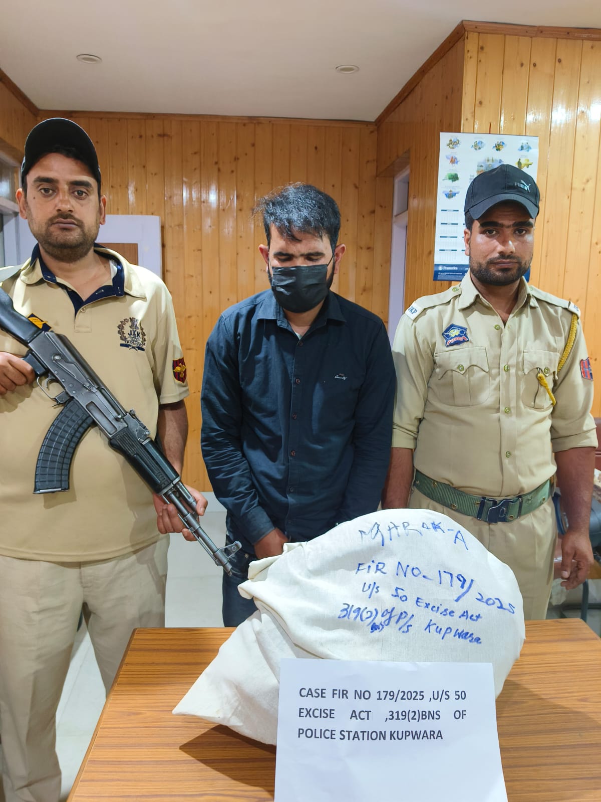 Kupwara Police Nabs Bootlegger Impersonating as Police Official, Liquor Seized